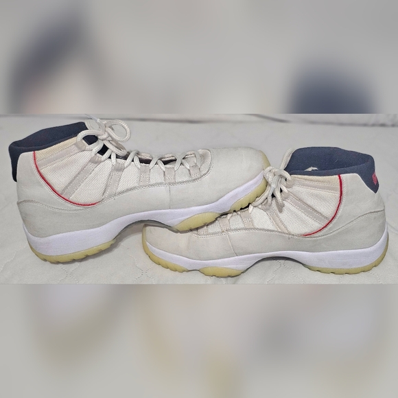 Air Jordan 11 Retro Platinum Tint - Picture 3 of 3